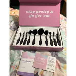 Vanity Planet makeup brushes